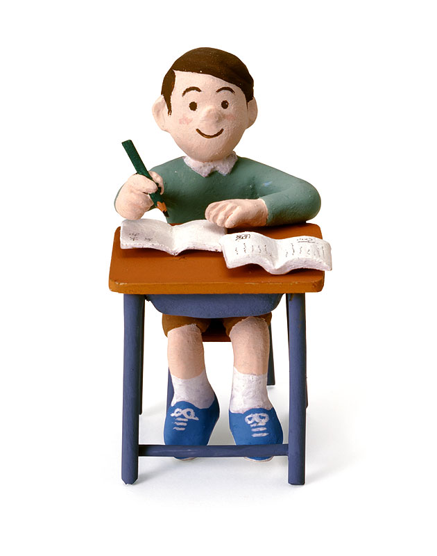 学習イラスト 机に座って勉強する男の子のイラスト